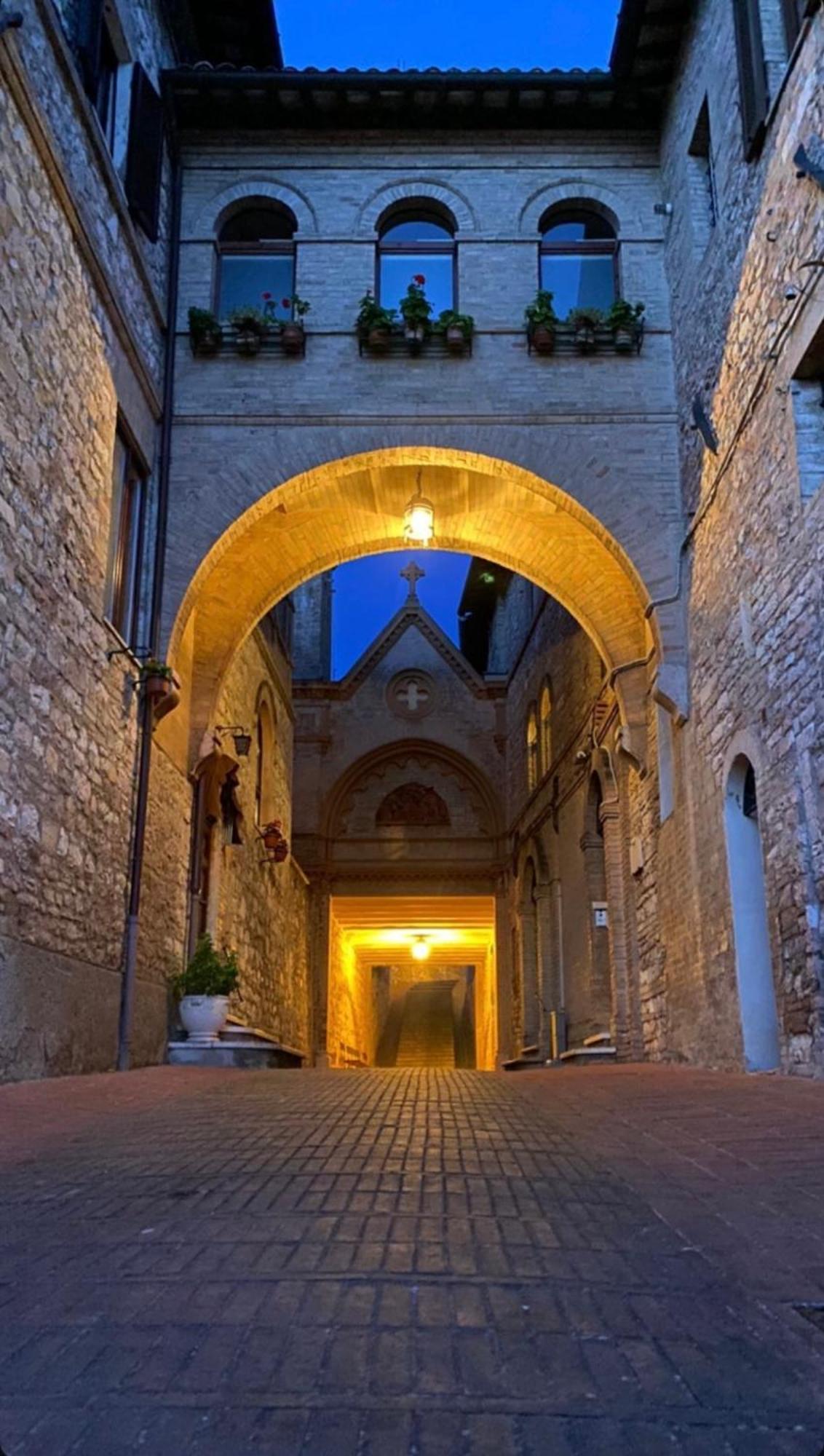 Monolocale L'Anfiteatro Romano Assis Exterior foto