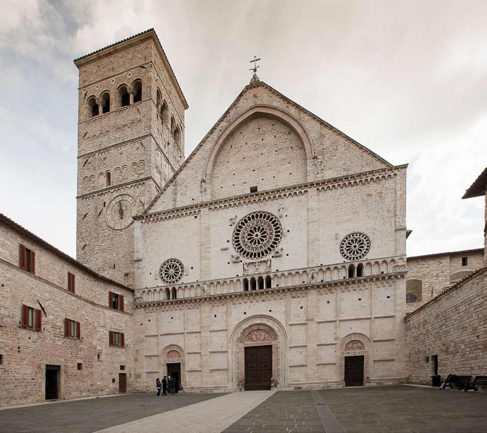 Monolocale L'Anfiteatro Romano Hotel Assisi Exterior foto