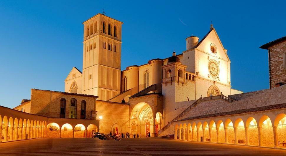 Monolocale L'Anfiteatro Romano Hotel Assisi Exterior foto